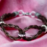 Handgemachtes Armband aus Pferdehaar, geflochten als Infinity Zeichen mit Strassperlen Schmuck aus Pferdehaar Pferdehaarschmuck